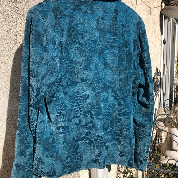 JEWEL TONED TEAL COLORED SCULPTURED VELVET JACKET - Picture 2 of 6
